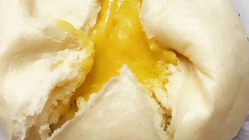 Những món ăn vặt từ trứng muối mà bạn không thể bỏ qua