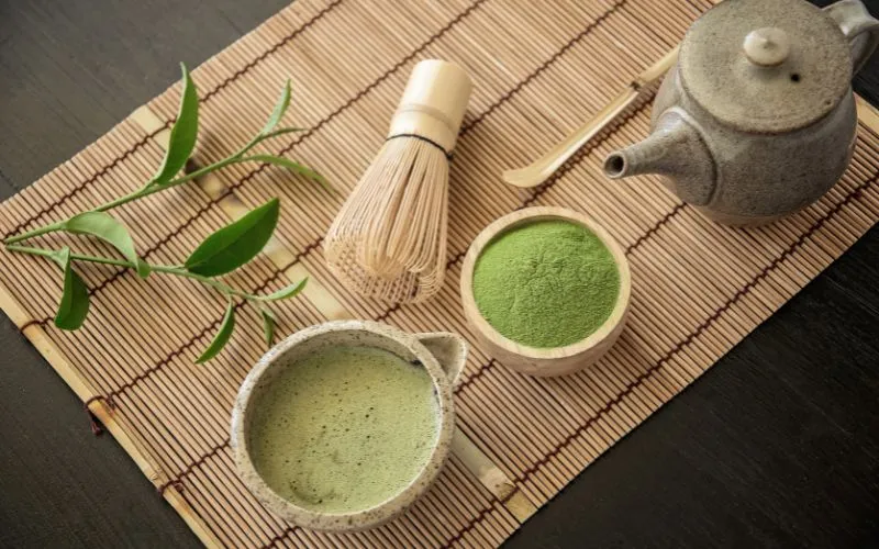 Tại sao pha matcha bị đóng cặn? Lỗi thường gặp khi pha matcha