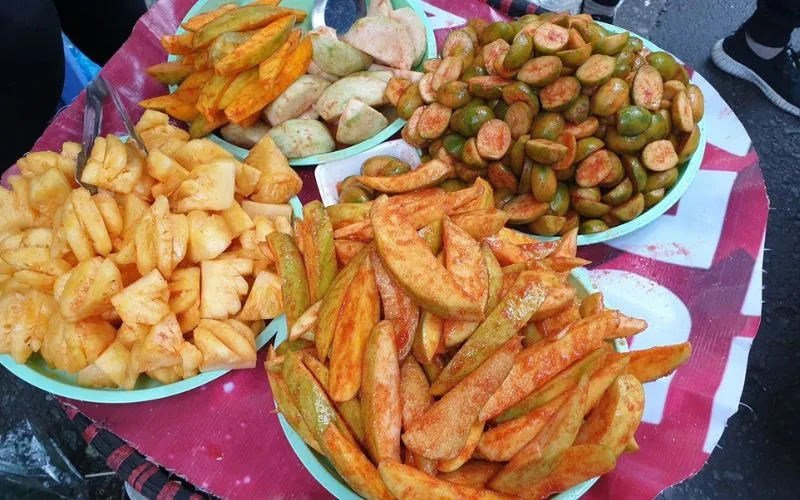 Thiên đường ăn uống trong khu chợ nổi tiếng nhất nhì Hà Thành được yêu thích