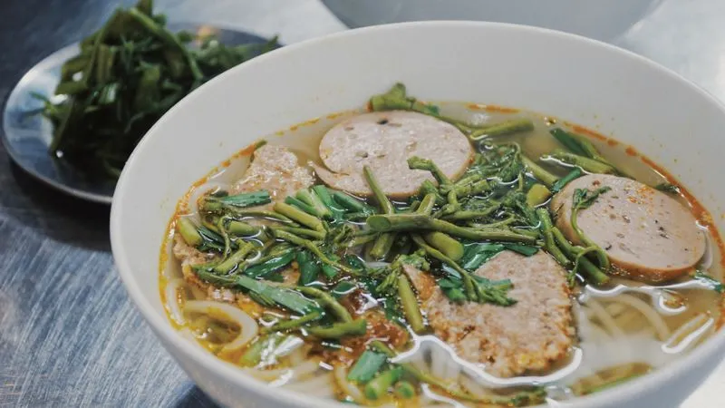 Thưởng thức ‘canh bún trên lầu’ tại quán canh bún nhiều tên gọi nhất Sài Gòn