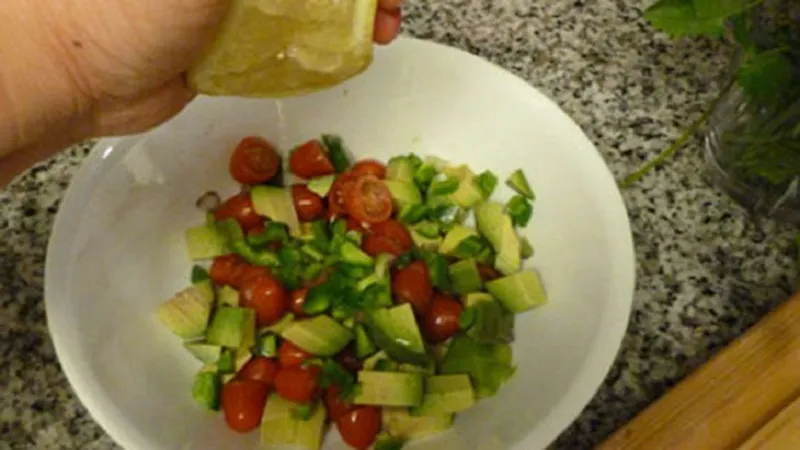 Tổng hợp 5 cách làm salad bơ thanh mát tại nhà