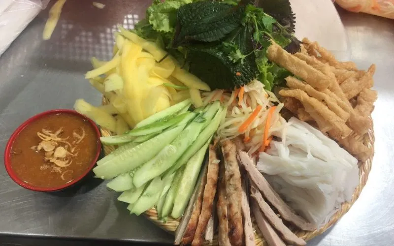 Trải nghiệm 13 quán ăn vặt quận Long Biên cực đông khách