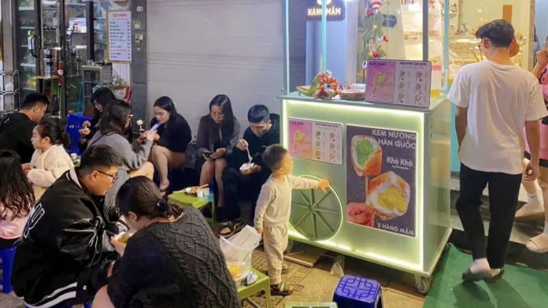 Trời Hà Nội se lạnh, thưởng thức kem nướng Hàn Quốc độc đáo tại Hoàn Kiếm